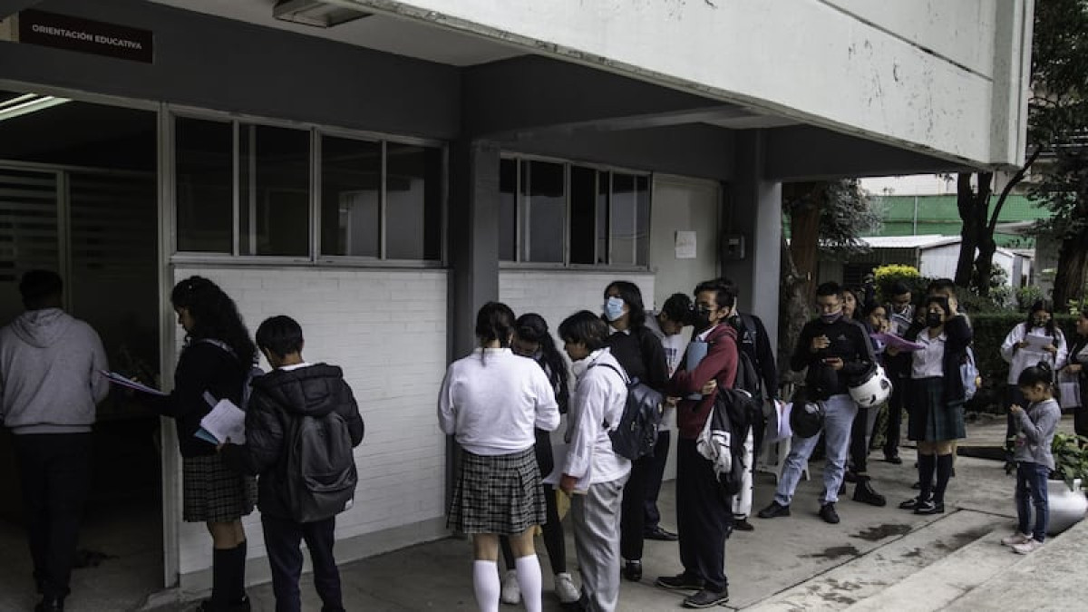 ‘Más escuelas cerca de la casa’: abrirán más de 140 mil lugares de preparatoria en 2026