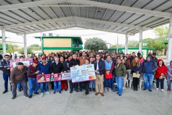 Entregaron Alcalde de Reynosa y Coordinador de Becas las tarjetas Rita Cetina