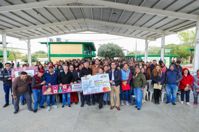 Entregaron Alcalde de Reynosa y Coordinador de Becas las tarjetas Rita Cetina