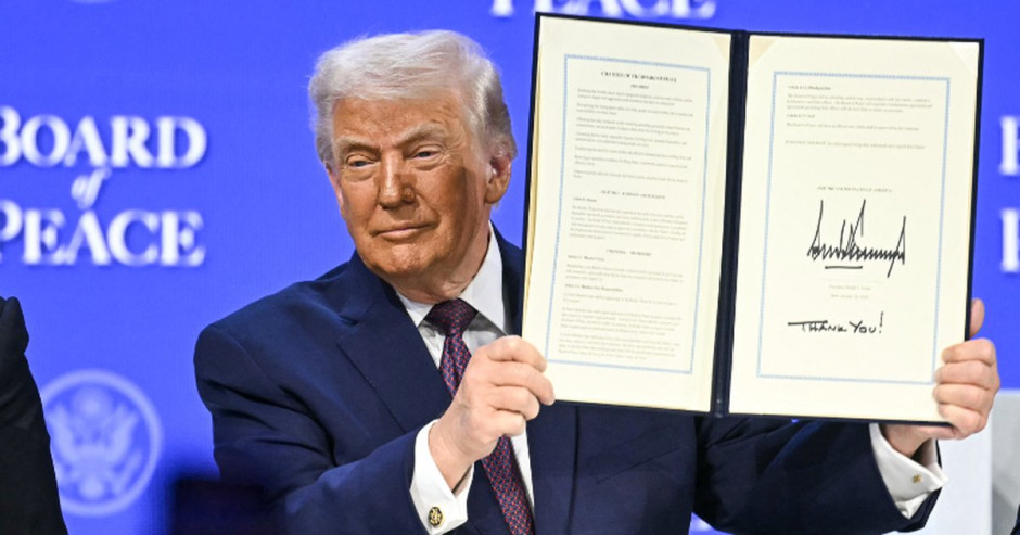 Trump firma en Davos el documento fundador del Consejo de Paz