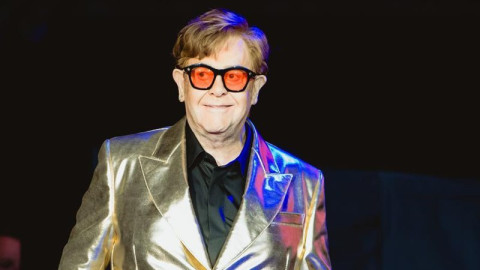 Elton John acusa al Daily Mail de invasión “aberrante” de su privacidad
