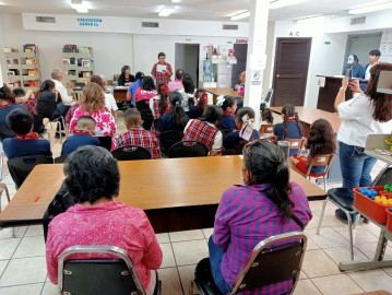 Gobierno promueve a escritoras locales en las bibliotecas durante el 8M