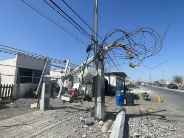 Habitantes de San Francisco exigen responsables por daños tras caída de postes