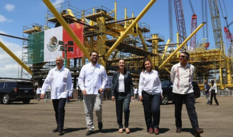 Acompaña Américo Villarreal a Claudia Sheinbaum en conmemoración de la Expropiación Petrolera