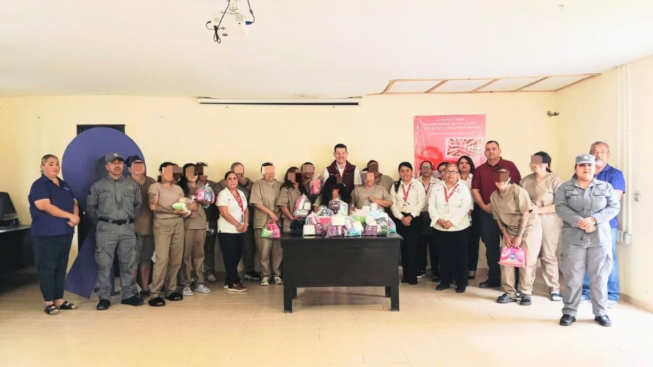 Refuerzan reinserción social con entrega de kits de higiene a mujeres en CEDES Reynosa