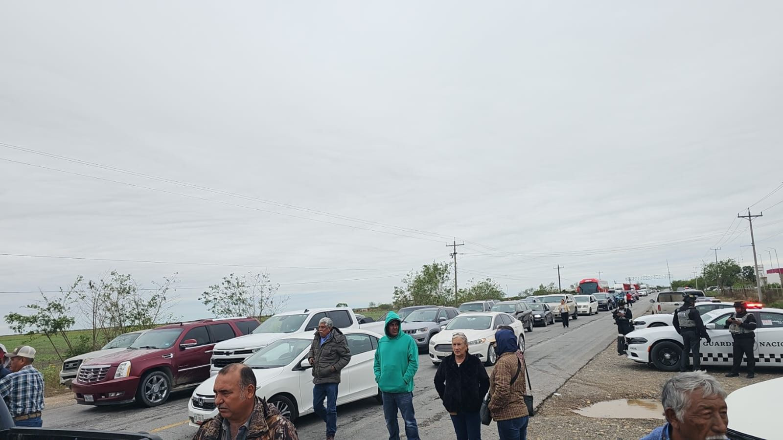 Agricultores bloquean la carretera Victoria-Matamoros