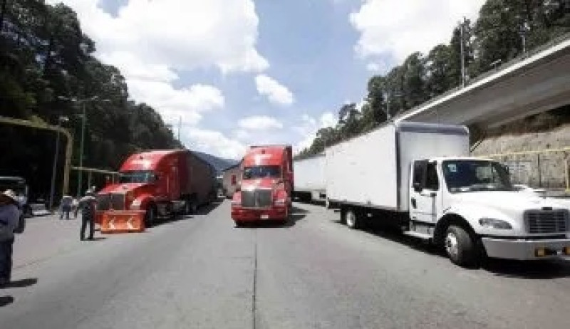 Gobierno federal reduce a cinco los bloqueos carreteros tras diálogo con manifestantes