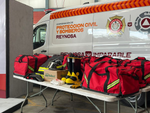 Reciben bomberos equipo para atender incendios
