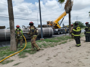 Atiende Protección Civil y Bomberos emergencia en boulevard Hidalgo y libramiento Monterrey