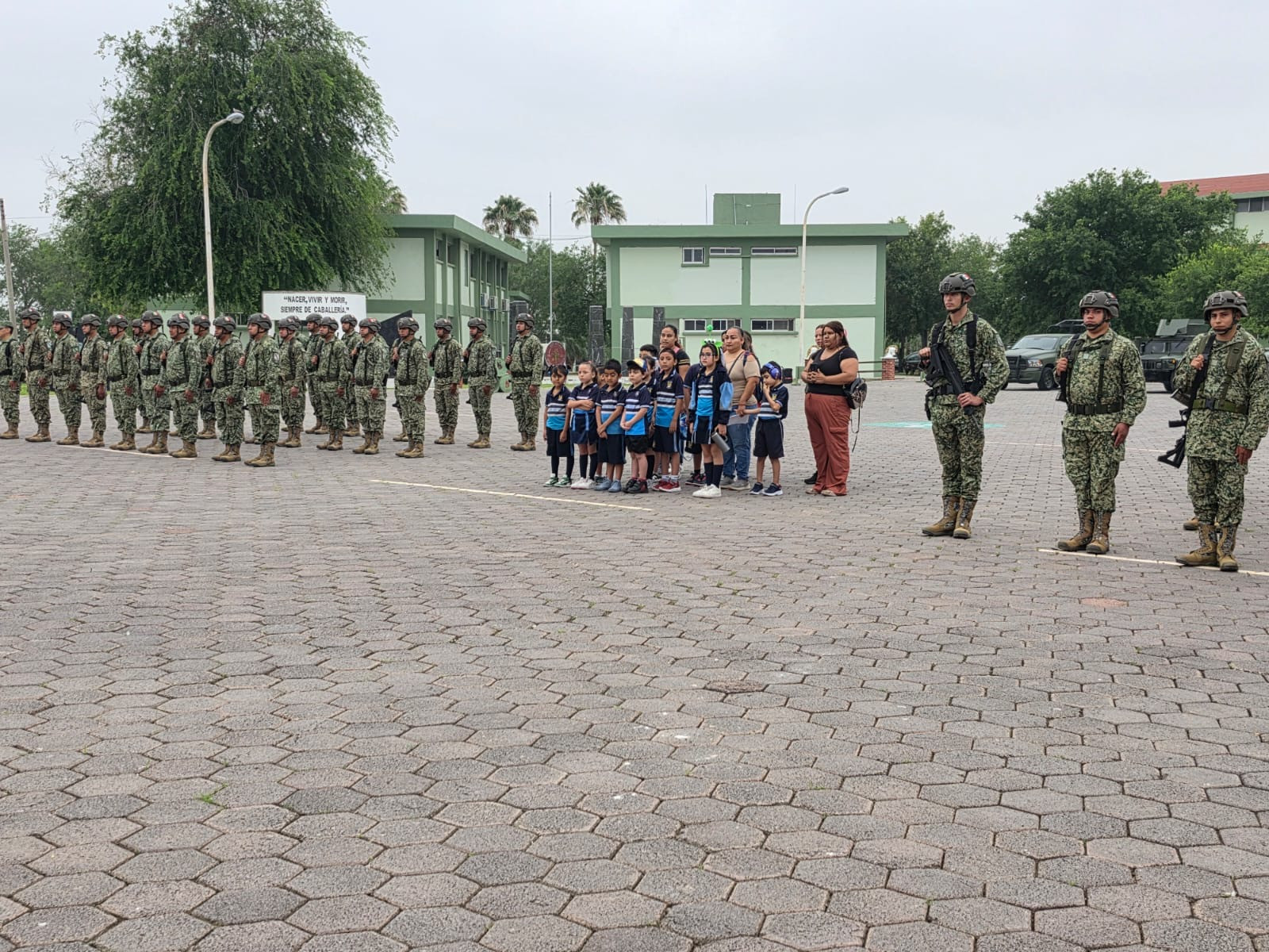 Fomentan inclusión: Alumnos de la primaria Cosme Pérez visitan el Cuartel Militar