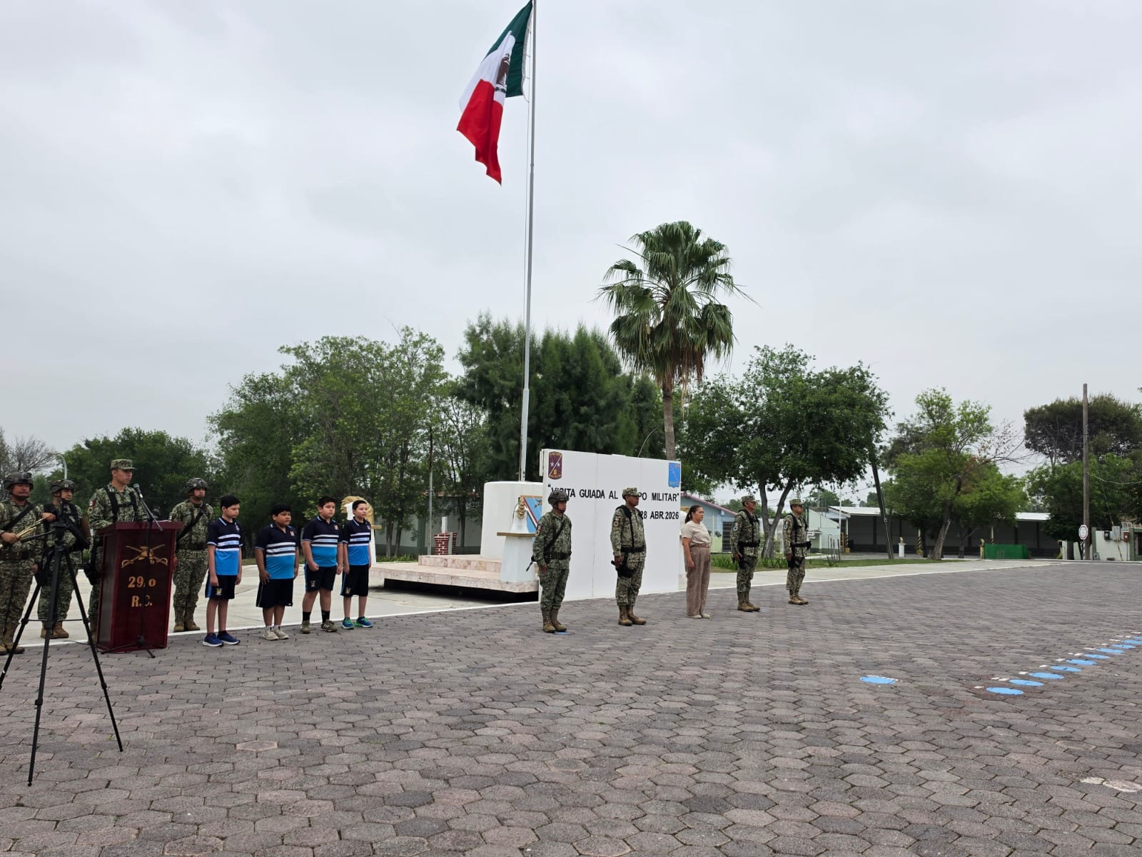 Fomentan inclusión: Alumnos de la primaria Cosme Pérez visitan el Cuartel Militar