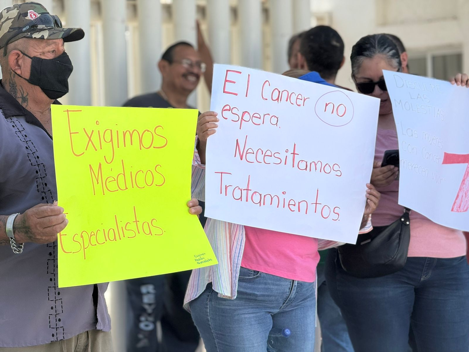 Pacientes con cáncer protestan por falta de tratamiento en Hospital Regional de PEMEX
