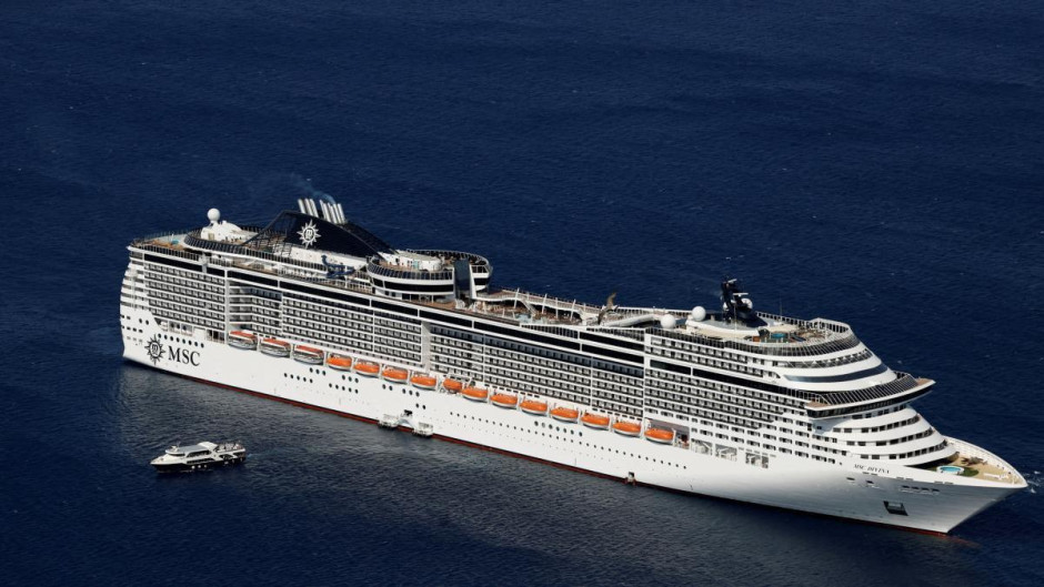 ¡Otro! Confinan a mil 700 personas en crucero en Francia; reportan un muerto