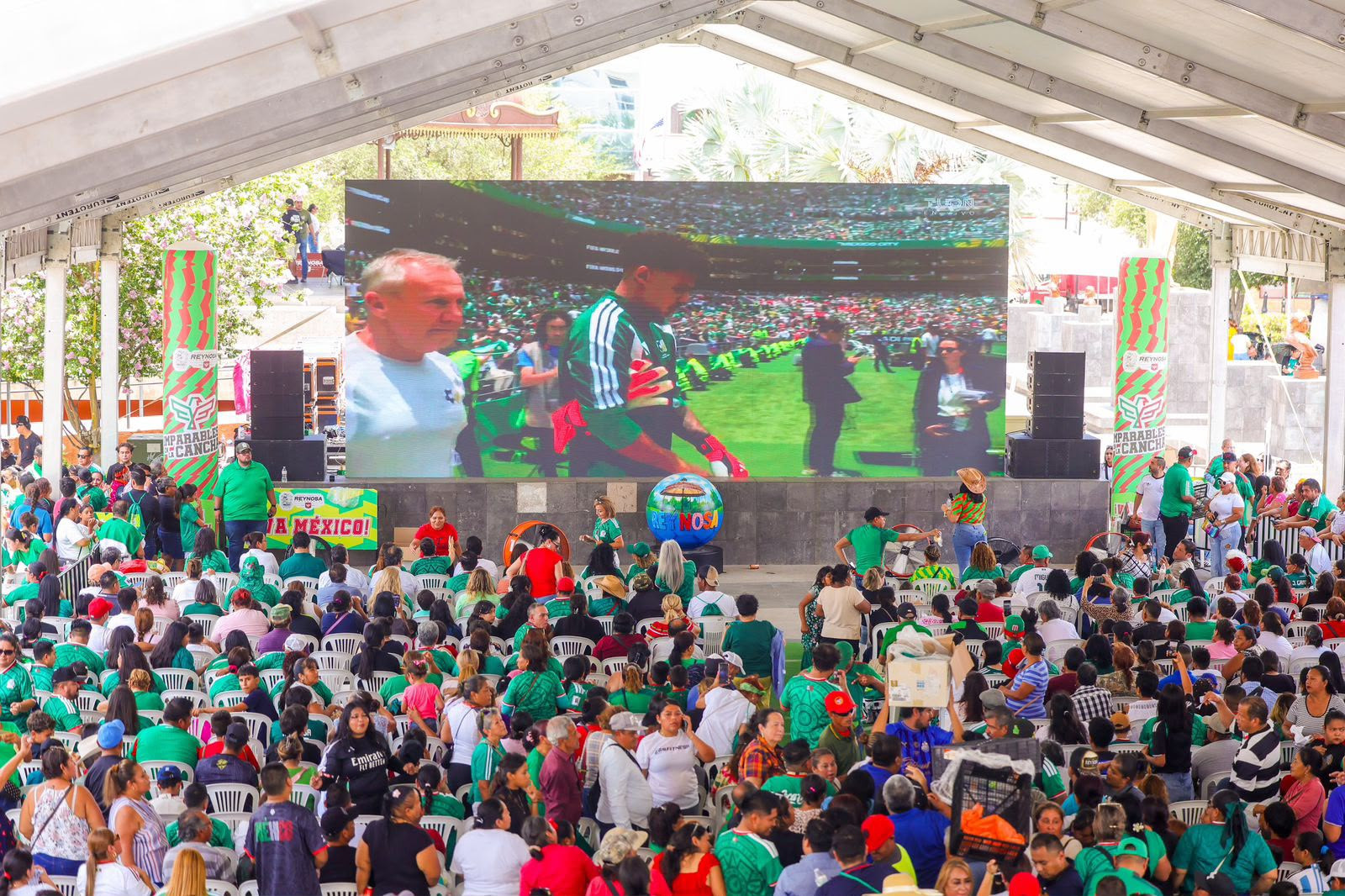Compartieron emociones del Mundial de Futbol familias reynosenses en la plaza Miguel Hidalgo