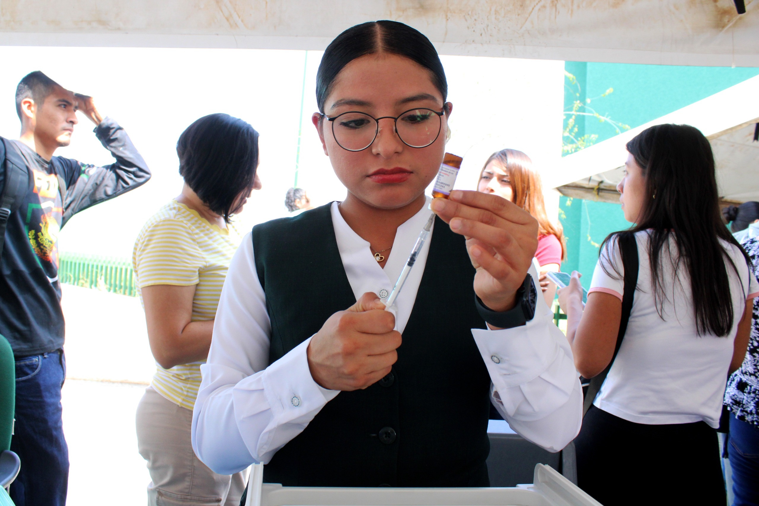 Vacunan contra el sarampión; Unidades 76 y 78 superan metas del IMSS