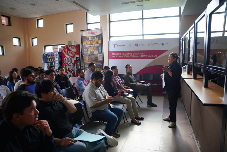 Apoya Gobierno Municipal con vinculación de profesionistas en la Aduana de Nuevo Laredo
