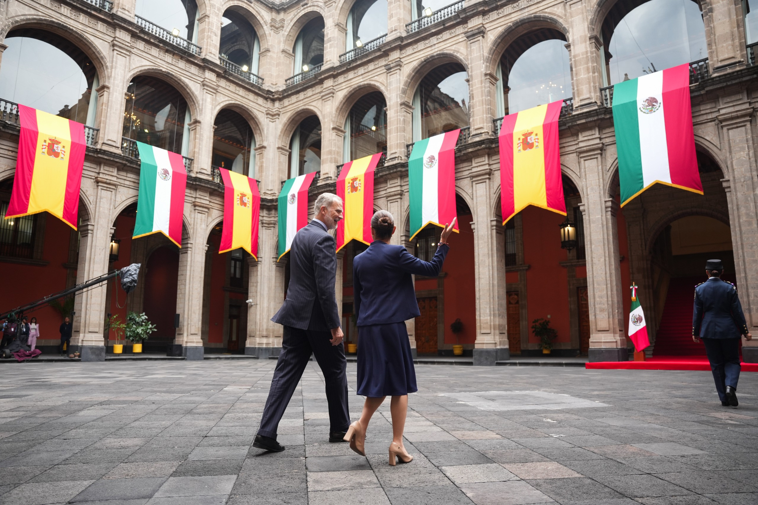 Sheinbaum recibe al rey Felipe VI en Palacio Nacional para fortalecer la relación México-España