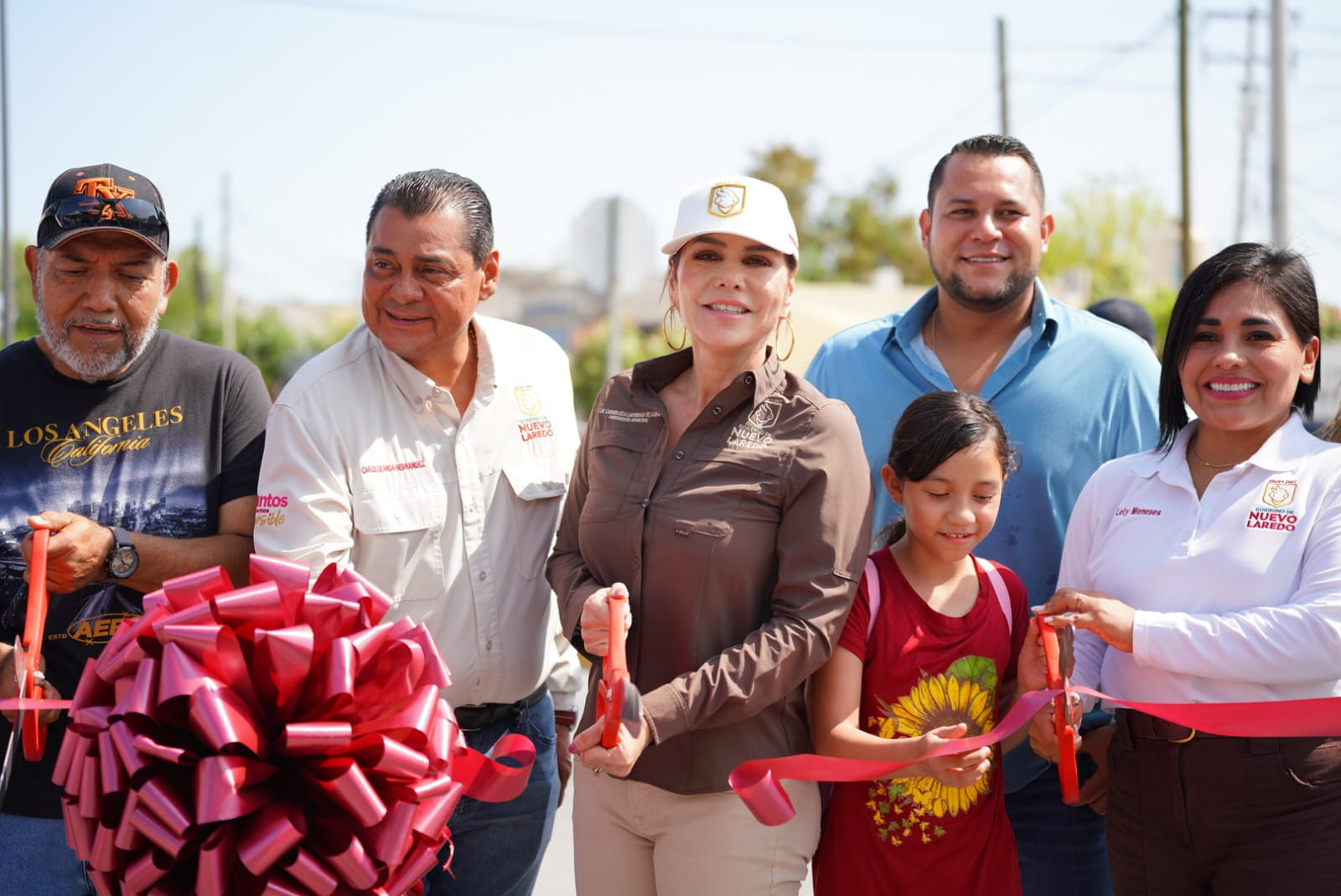Carmen Lilia entrega obras de pavimentación y drenaje que benefician a más de 55 mil neolaredenses