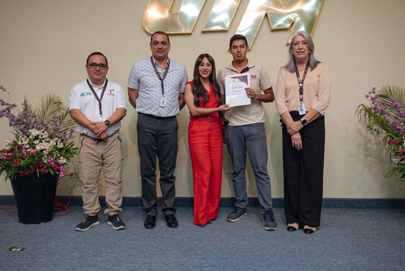 Respalda la UT Matamoros a estudiantes con becas para fortalecer permanencia escolar