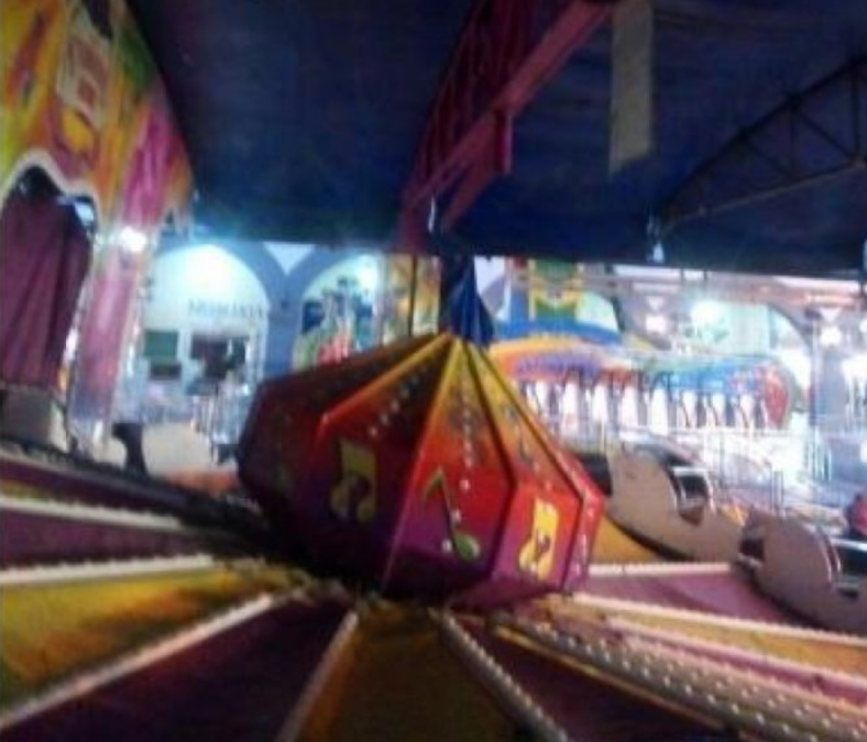 Muere trabajador al caer de juego mecánico en Tultepec