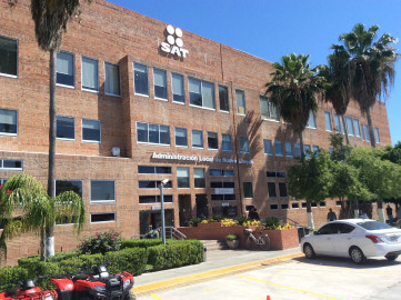 Desalojan a personal del SAT Nuevo Laredo