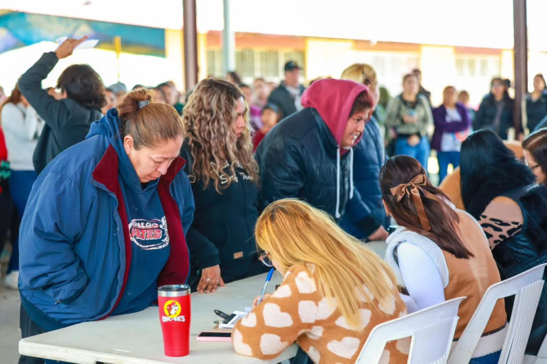 Benefició Carlos Peña Ortiz a colonia Juárez con Imparable Programa de Becas