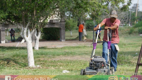 Realizan labores de limpieza en áreas verdes