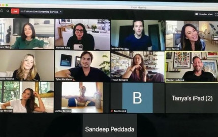 Elenco de la serie PLL se reune de manera virtual por causa benéfica