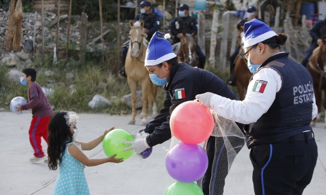 Llevan Policías Estatales sonrisas, juguetes y dulces a pequeños tamaulipecos