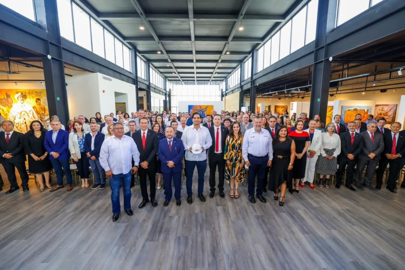Asistió Alcalde Carlos Peña Ortiz como invitado especial a toma de protesta de CMIC