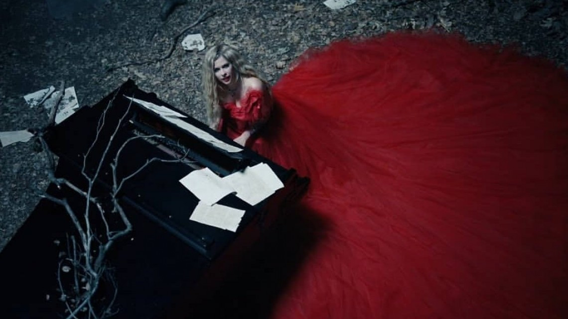 Lanza Avril Lavigne el video de 'I Fell in Love with the Devil'