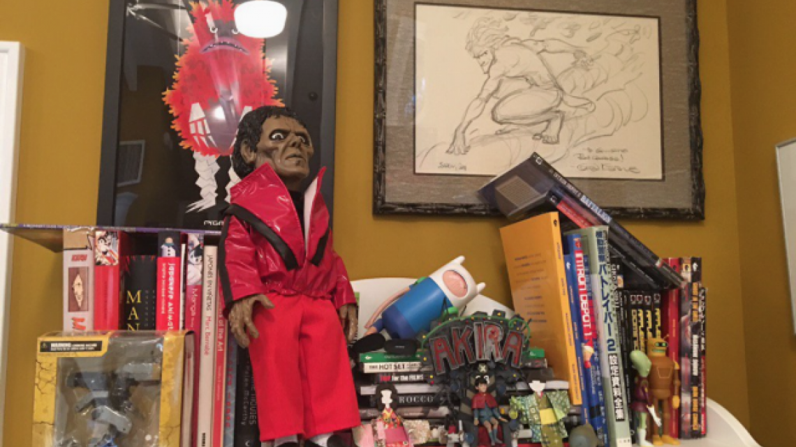 Guillermo del Toro presume sus colecciones