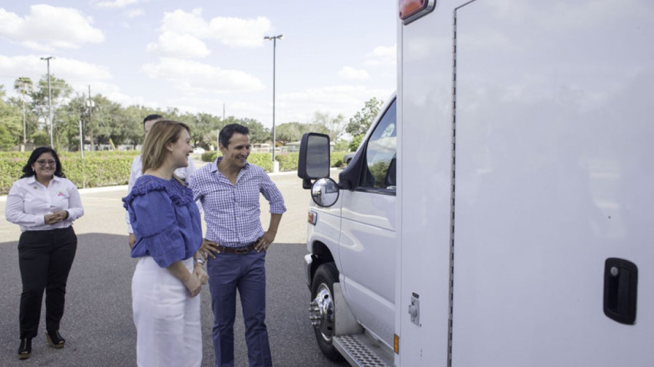 Dona Munguia Enterprise ambulancia equipada a DIF Tamaulipas