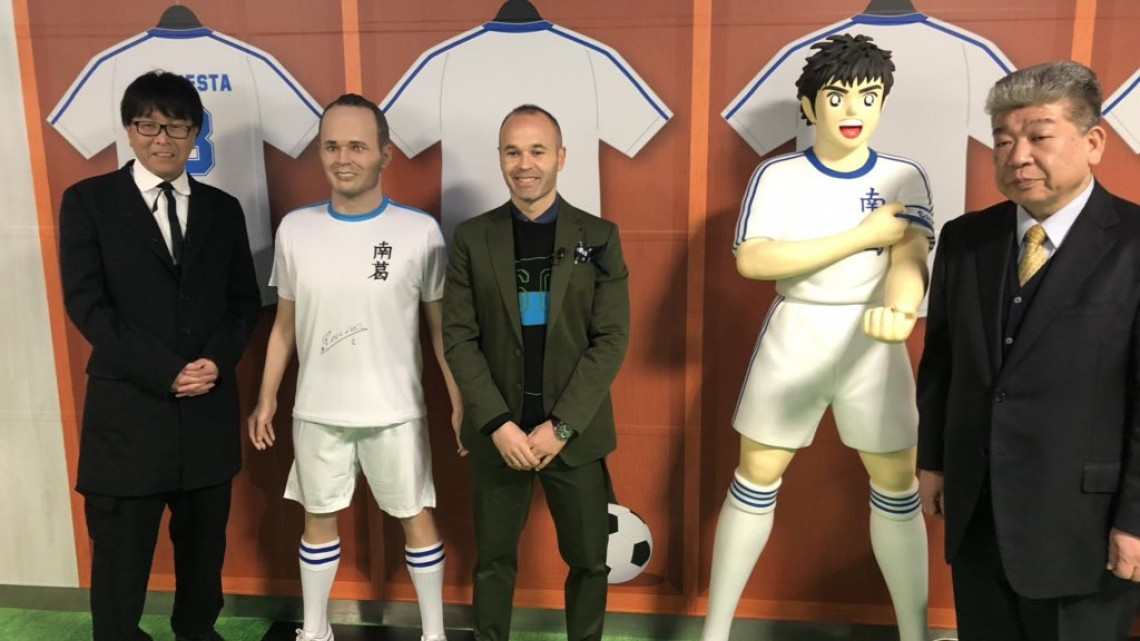 Iniesta inaugura una estación de metro dedicada a Oliver y Benji