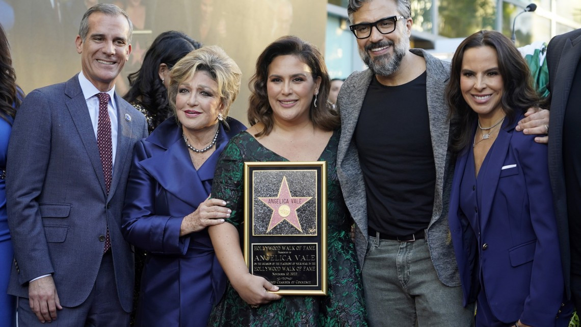 Angélica Vale recibe su estrella en el Paseo de la Fama de Hollywood