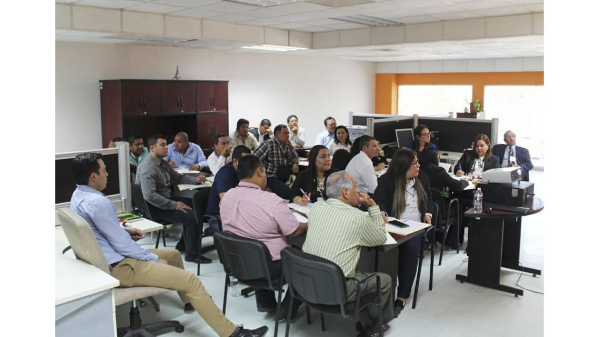 Unifican criterios jurídicos para elevar la productividad y competitividad