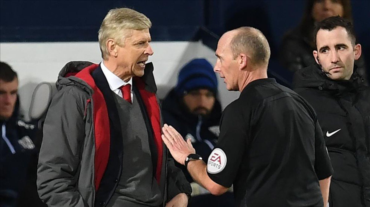 Arsene Wenger ha sido sancionado con 3 partidos y 45.000 euros