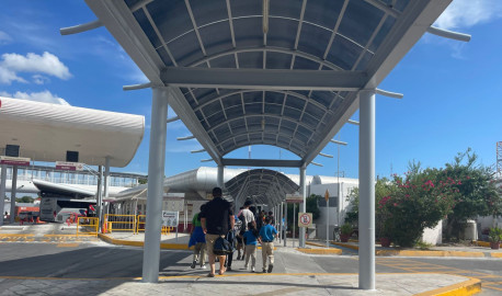 Protejen a estudiantes binacionales