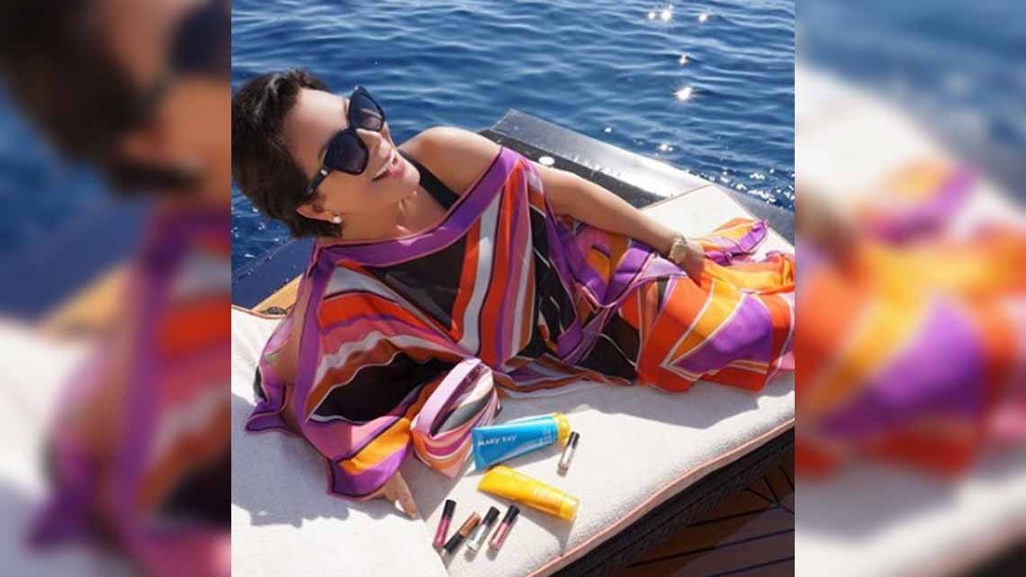 Kris Jenner derrama sensualidad y elegancia en yate