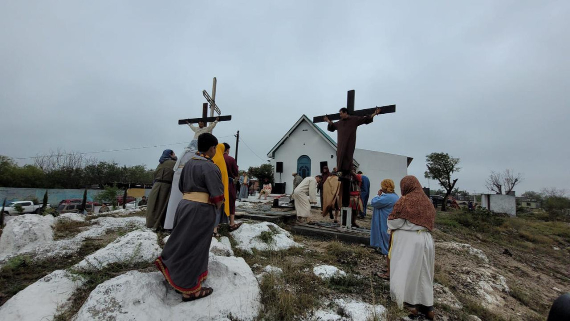 Ni el frío y la lluvia frenaron viacrucis