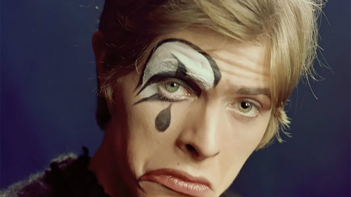 Revelan imágenes inéditas de David Bowie joven