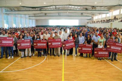 Entregó Alcalde Carlos Peña Ortiz Becas Municipales a jóvenes en Reynosa