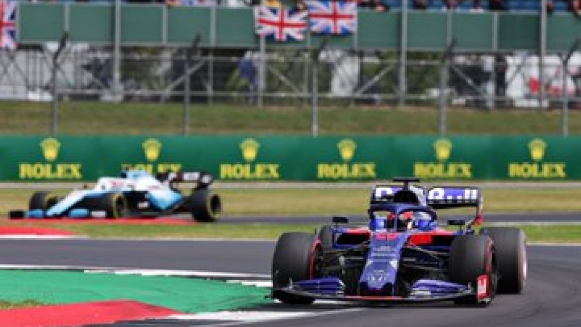 Hamilton se lleva el GP de Gran Bretaña; Checo Pérez termina en la posición 17