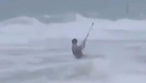 Sujeto practicaba imprudentemente kitesurf durante la llegada de 'Irma'