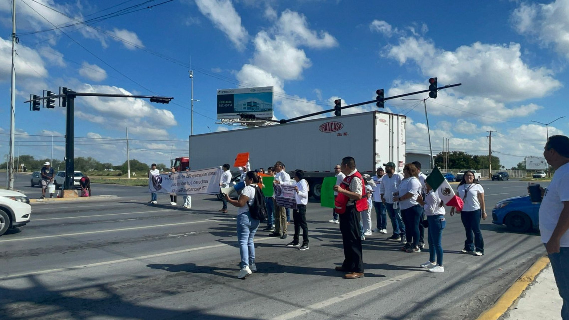 Trabajadores del PJF protestan  bloqueando de manera intermitente el Bulevar Hidalgo