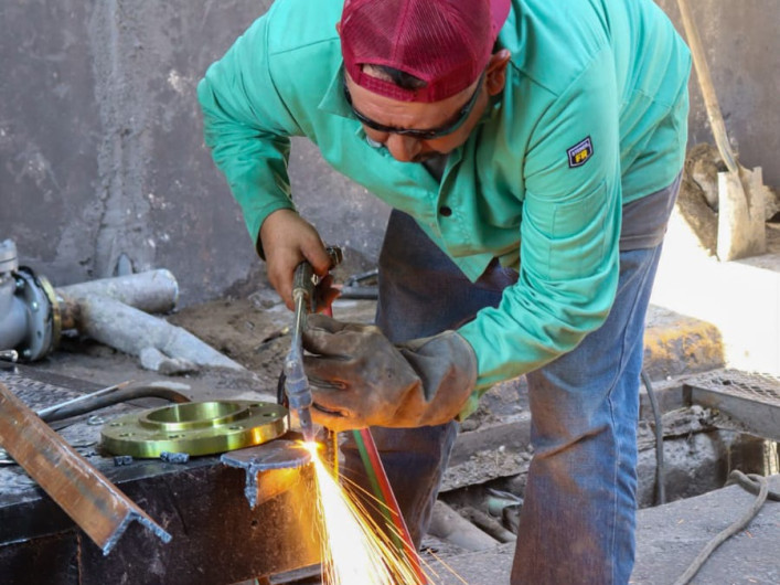 Mejora Comapa eficiencia de pluvial con trabajos de mantenimiento en el paso a desnivel no. 1