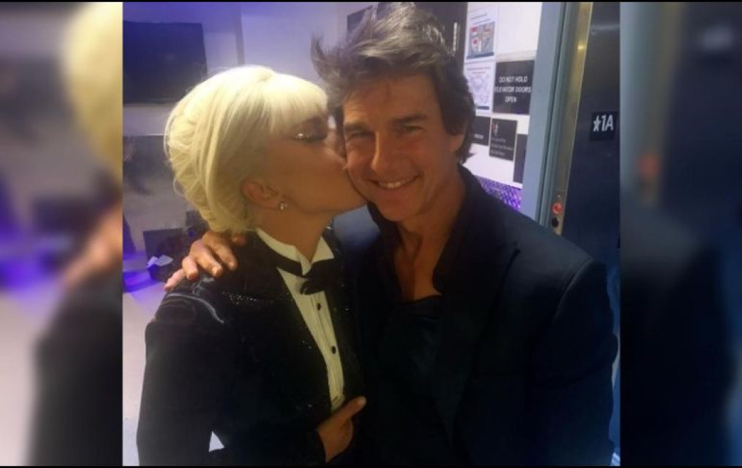 Lady Gaga y Tom Cruise se besan en las mejillas después de su show en Las Vegas