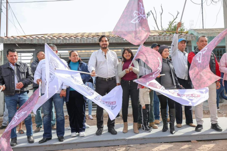Dio Alcalde Carlos Peña Ortiz banderazo a pavimentacion de calle Miguel Negrete