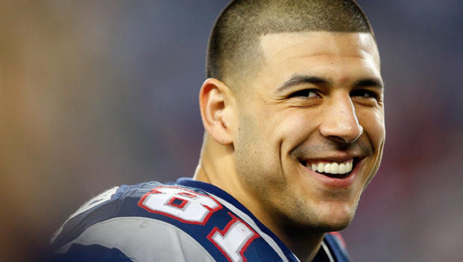 Se suicida en prisión ex jugador de la NFL, Aaron Hernández