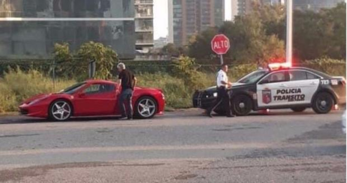 Detiene agente de tránsito al 'Tuca' Ferretti en su regreso a Monterrey